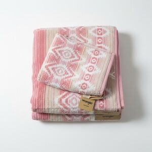 Wrangler Pink & White Bath Towels Set – New With Tags